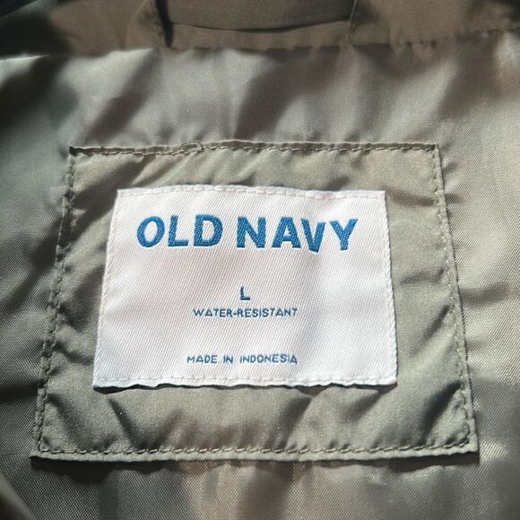 Green Puffer Vest  - Picture 4 of 6